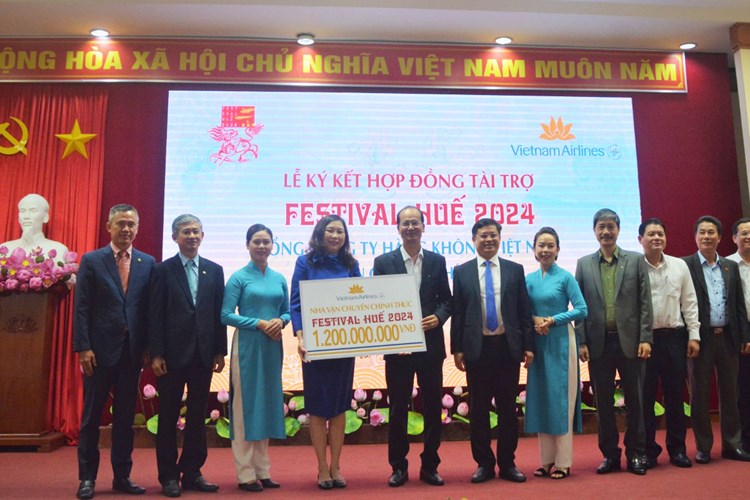 Vietnam Airlines là nhà vận chuyển chính thức của Festival Huế 2024 - Anh 1