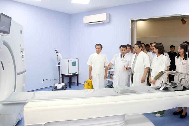 Thủ tướng thăm hỏi các bệnh nhân ghép tạng xuyên Việt - Anh 2