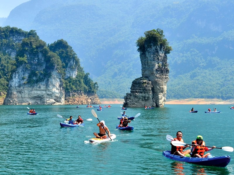 Tuyên Quang: Phát triển du lịch trở thành ngành kinh tế quan trọng - Anh 1