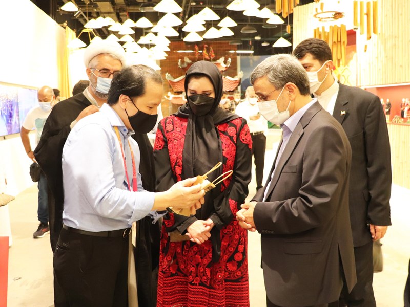 Cựu Tổng thống Cộng hòa Hồi giáo Iran tới thăm Nhà Triển lãm Việt Nam tại EXPO 2020 Dubai - Anh 3