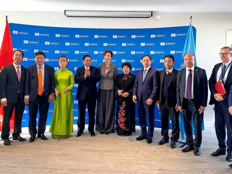 Thủ tướng làm việc với Tổng Giám đốc UNESCO, tham quan Triển lãm quan hệ đối tác Việt Nam-UNESCO - Anh 3