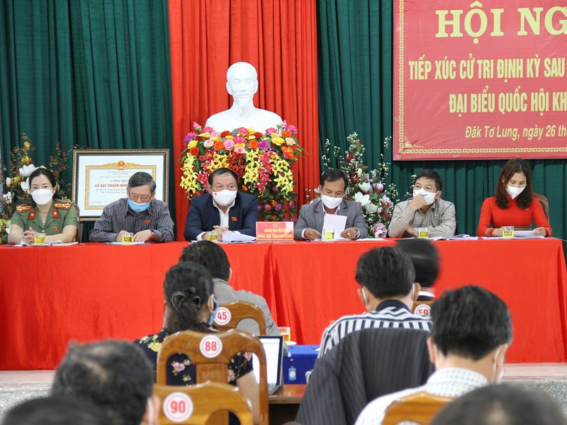 Tiếp xúc cử tri tại Kon Tum, Bộ trưởng Nguyễn Văn Hùng: Bộ VHTTDL sẽ đồng hành cùng tỉnh bảo tồn và phát huy các giá trị di tích, danh thắng gắn với việc phát triển du lịch - Anh 2