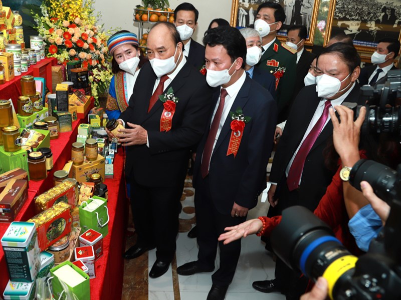 Chủ tịch nước dự Lễ kỷ niệm 130 năm thành lập tỉnh Hà Giang, 30 năm tái lập tỉnh và 60 năm Bác Hồ lên thăm Hà Giang - Anh 3