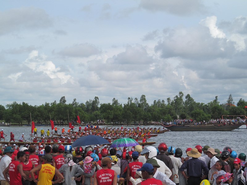 Lễ hội đua thuyền trên sông Nhật Lệ là Di sản văn hóa phi vật thể Quốc gia - Anh 1
