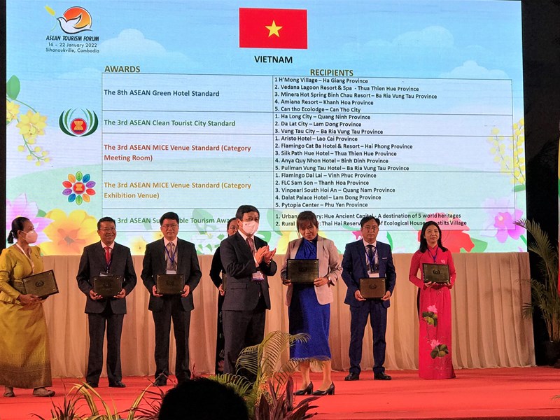 Nhiều địa phương, doanh nghiệp Việt Nam nhận giải thưởng du lịch ASEAN - Anh 3