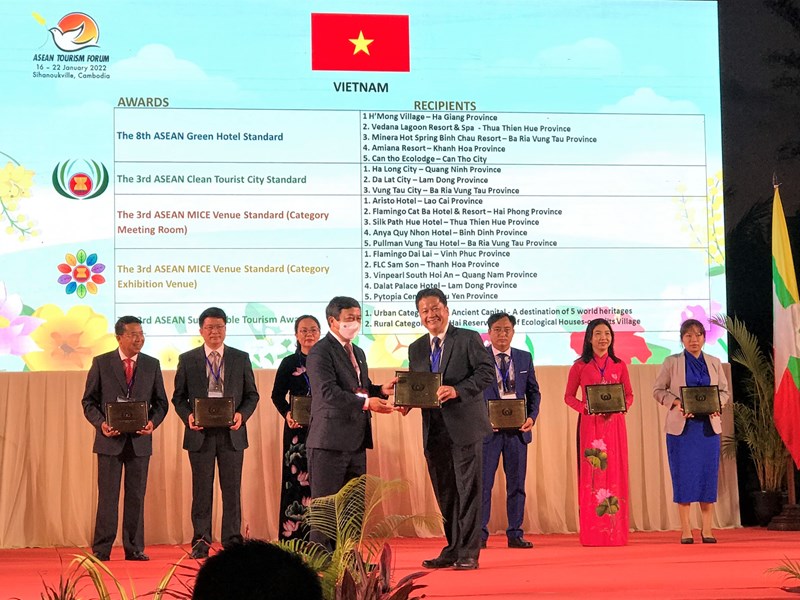 Nhiều địa phương, doanh nghiệp Việt Nam nhận giải thưởng du lịch ASEAN - Anh 2