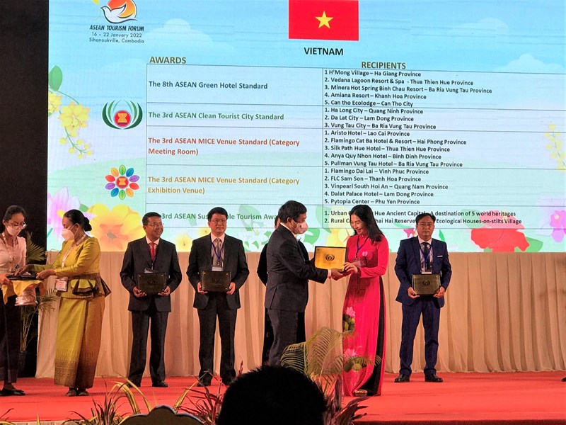 Nhiều địa phương, doanh nghiệp Việt Nam nhận giải thưởng du lịch ASEAN - Anh 4