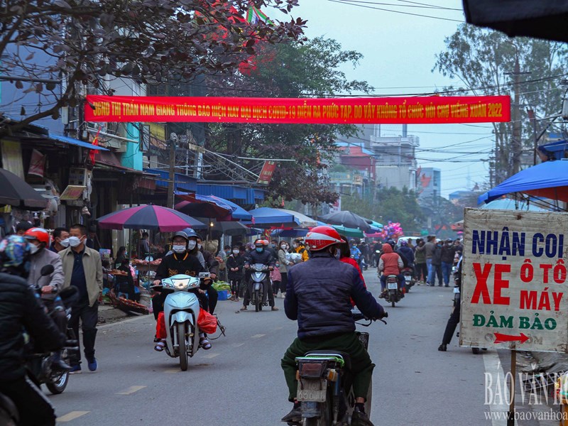 Nam Định: Tiểu thương nghiêm chỉnh chấp hành thông báo dừng tổ chức chợ Viềng - Anh 2