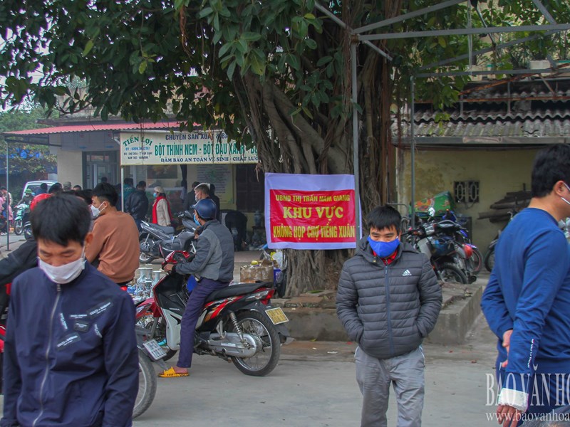 Nam Định: Tiểu thương nghiêm chỉnh chấp hành thông báo dừng tổ chức chợ Viềng - Anh 3