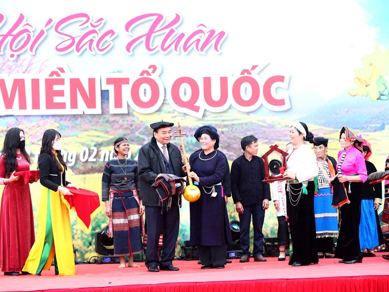 Chủ tịch nước: Nền văn hiến kỳ vĩ của dân tộc Việt Nam được tạo nên bởi 54 dân tộc anh em đoàn kết, gắn bó với nhau - Anh 16