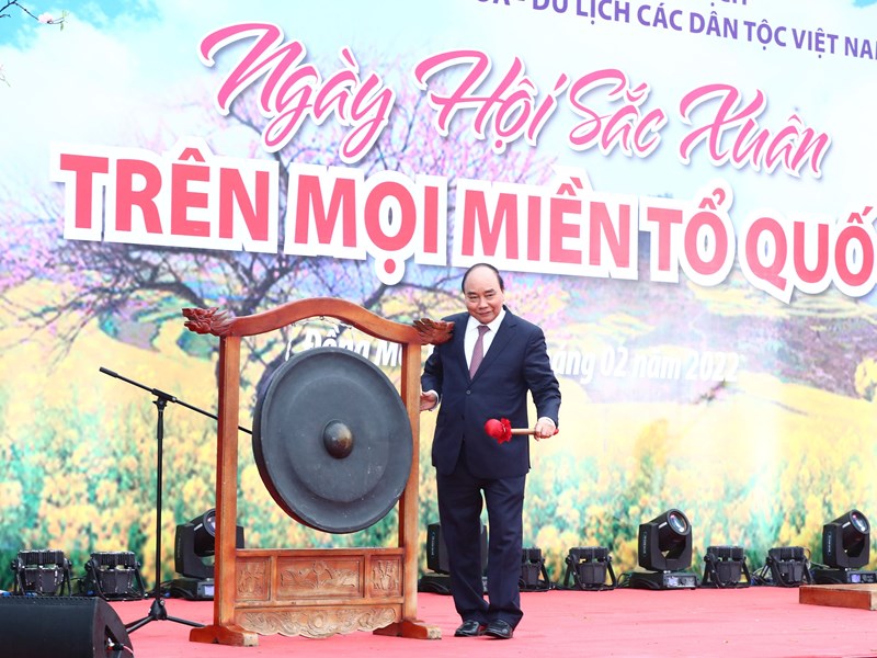 Chủ tịch nước: Nền văn hiến kỳ vĩ của dân tộc Việt Nam được tạo nên bởi 54 dân tộc anh em đoàn kết, gắn bó với nhau - Anh 12