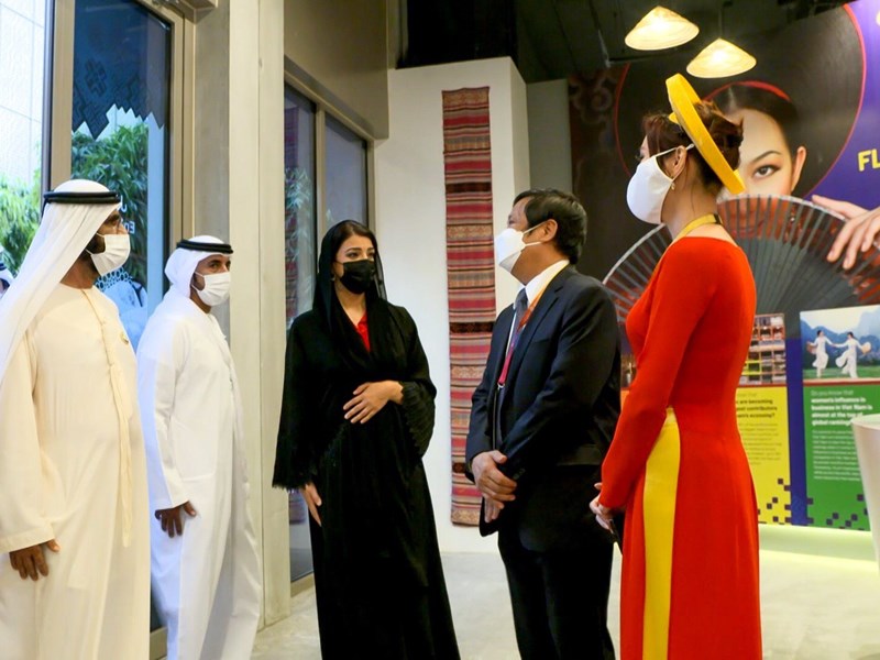 Quốc vương Dubai, Thủ tướng UAE ấn tượng khi thăm Nhà Triển lãm Việt Nam - Anh 1