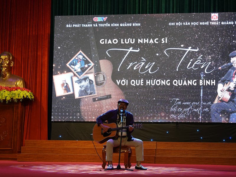 Nhạc sĩ Trần Tiến giao lưu với quê hương Quảng Bình - Anh 2