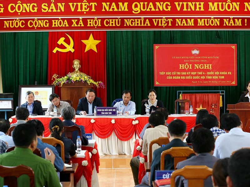 Tiếp xúc cử tri tại Kon Tum, Bộ trưởng Bộ VHTTDL Nguyễn Văn Hùng: Phải giữ cho bằng được văn hóa của đồng bào Xơ Đăng bản địa - Anh 1