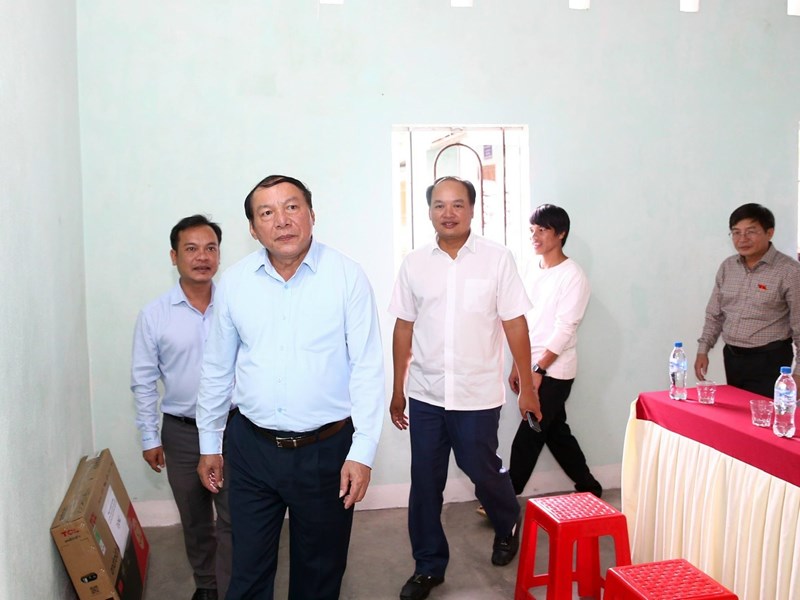 Tiếp xúc cử tri tại Kon Tum, Bộ trưởng Bộ VHTTDL Nguyễn Văn Hùng: Phải giữ cho bằng được văn hóa của đồng bào Xơ Đăng bản địa - Anh 14