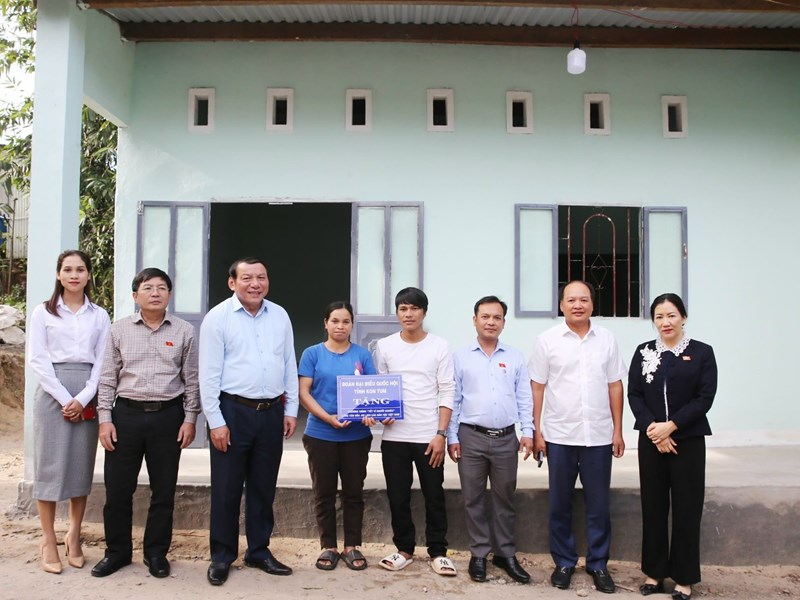 Tiếp xúc cử tri tại Kon Tum, Bộ trưởng Bộ VHTTDL Nguyễn Văn Hùng: Phải giữ cho bằng được văn hóa của đồng bào Xơ Đăng bản địa - Anh 12