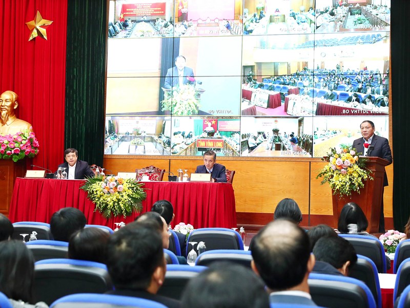 Bộ trưởng Nguyễn Văn Hùng: Văn hoá và công nghiệp văn hoá phải song hành cùng nền kinh tế thị trường, tạo ra lợi ích cho quốc gia - Anh 10