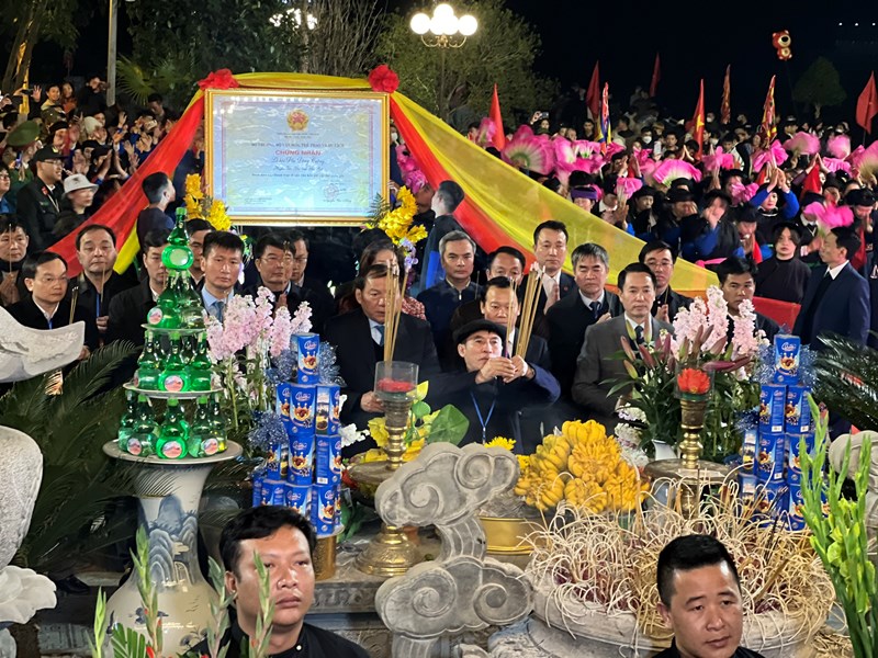 Bộ trưởng Nguyễn Văn Hùng: Yên Bái cần xây dựng Đề án Bảo tồn và phát huy giá trị di sản Lễ hội đền Đông Cuông - Anh 4