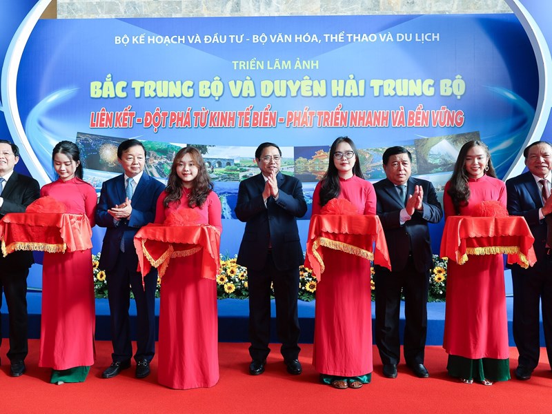 Bộ trưởng Nguyễn Văn Hùng đề xuất nhiều giải pháp quan trọng phát triển du lịch vùng Bắc Trung Bộ và duyên hải Trung Bộ - Anh 4