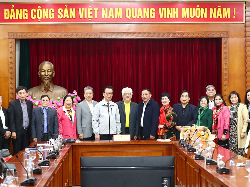 Bộ trưởng Nguyễn Văn Hùng: Mong muốn đón nhận những tâm huyết cho sự phát triển VHTTDL - Anh 5