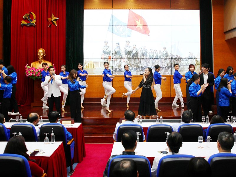 Bộ trưởng Nguyễn Văn Hùng: Tuổi trẻ Bộ VHTTDL phải tràn đầy nhiệt huyết, sẵn sàng lăn xả, cống hiến, phụng sự Tổ quốc và nhân dân - Anh 10