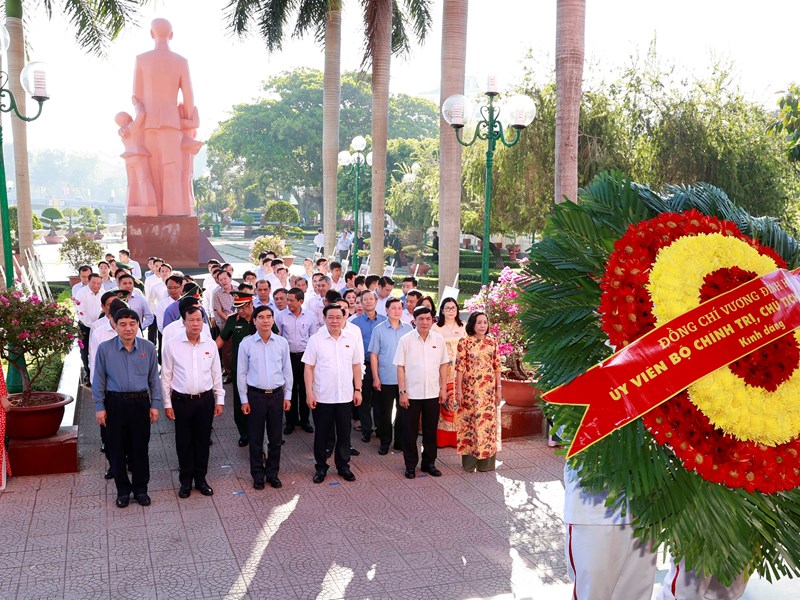 Chủ tịch Quốc hội: Bình Thuận phải chú trọng gìn giữ phát triển văn hoá, gắn văn hoá với du lịch - Anh 5