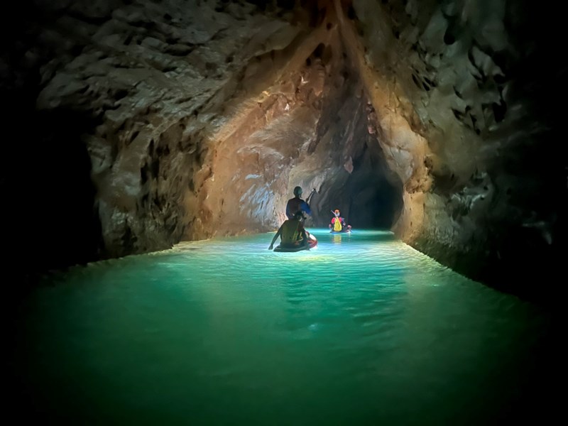 Ngỡ ngàng trước vẻ đẹp của 22 hang động mới phát hiện tại Quảng Bình - Anh 2