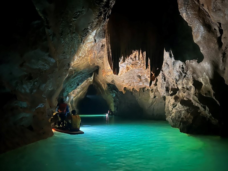 Ngỡ ngàng trước vẻ đẹp của 22 hang động mới phát hiện tại Quảng Bình - Anh 1