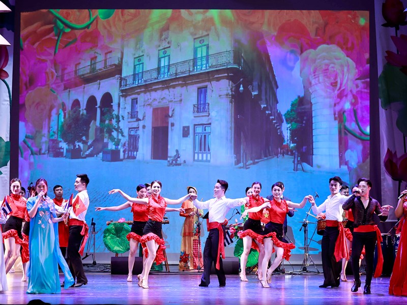 Nồng ấm chương trình nghệ thuật đặc biệt “Việt  Nam - Cuba những dấu ấn lịch sử” - Anh 7