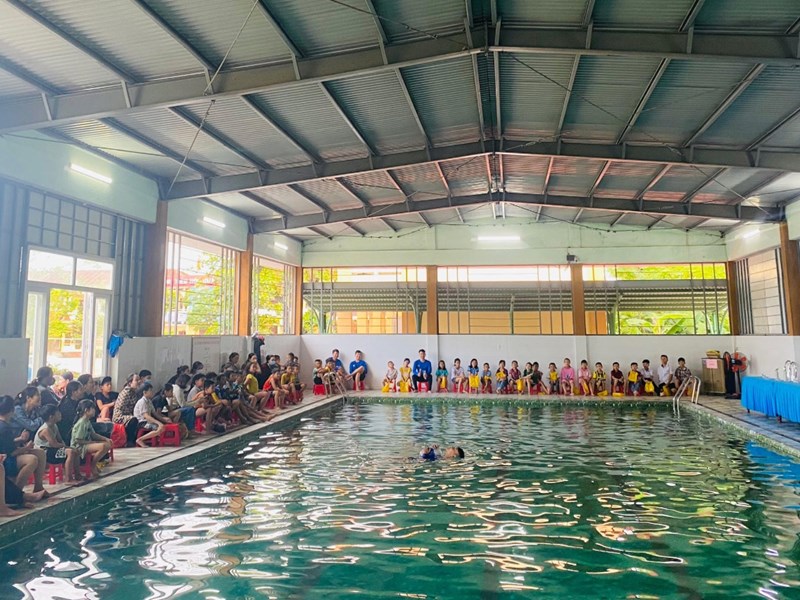 Lớp dạy bơi “0 đồng” nhưng đong đầy ý nghĩa ở Ba Đồn - Anh 1