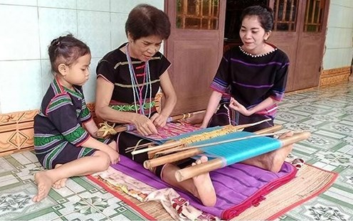 Bình Phước: Công bố nghề dệt thổ cẩm của người M’nông là Di sản văn hóa phi vật thể quốc gia - Anh 2