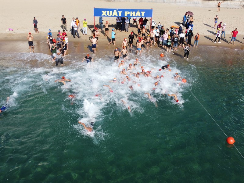 Khánh Hòa: Hấp dẫn bơi biển, lắc thúng trong khuôn khổ Festival Biển Nha Trang 2023 - Anh 1