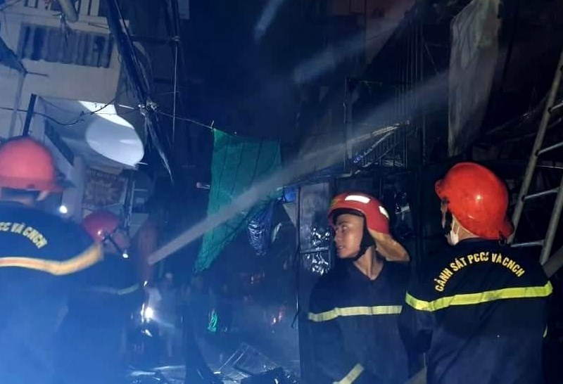 Khánh Hòa: Hỏa hoạn thiêu rụi căn nhà, ba người tử vong - Anh 1