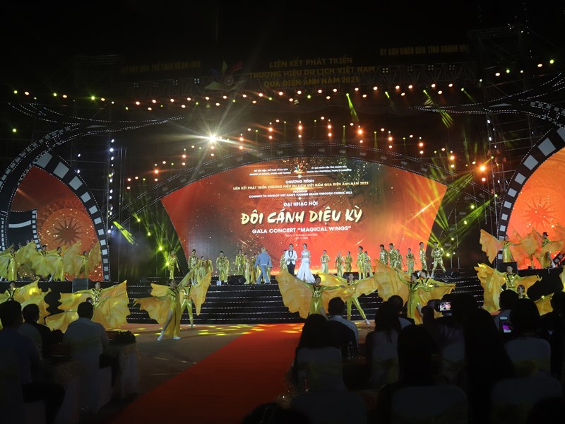 Đại nhạc hội “Đôi cánh diệu kỳ” trên thành phố biển Nha Trang - Anh 1