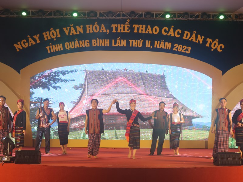 Tôn vinh bản sắc văn hóa, thể thao truyền thống các dân tộc Quảng Bình - Anh 2