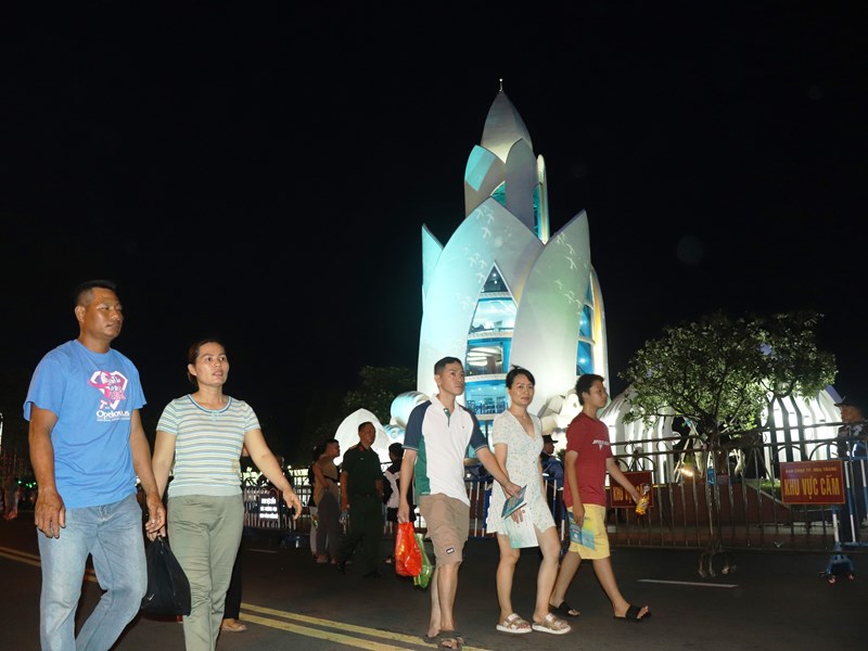 Khánh Hòa: Tăng cường phát triển kinh tế ban đêm, thu hút du khách - Anh 1