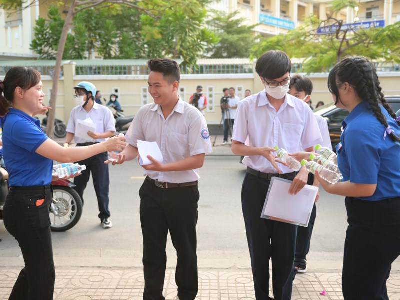 Khánh Hòa có 14.480 thí sinh tham gia kỳ thi tốt nghiệp THPT năm 2023 - Anh 1