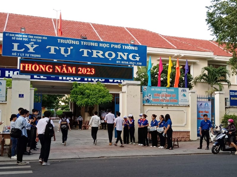 Khánh Hòa có 14.480 thí sinh tham gia kỳ thi tốt nghiệp THPT năm 2023 - Anh 2