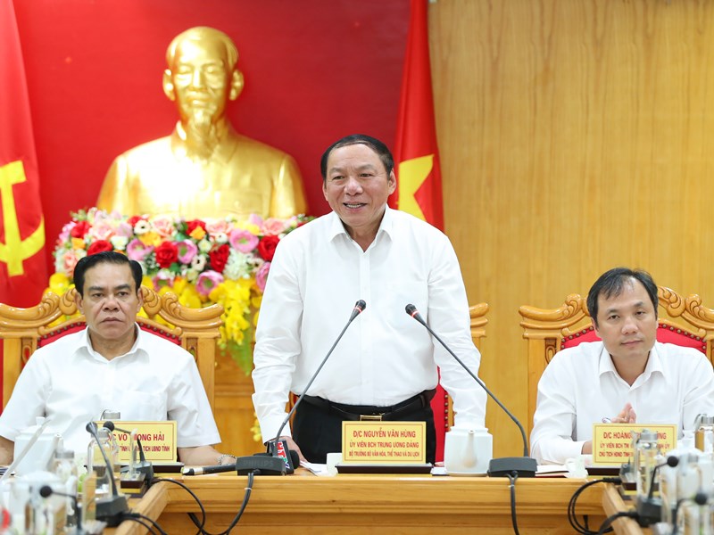 Bộ trưởng Nguyễn Văn Hùng: Đánh thức tiềm năng, phát huy giá trị văn hoá của núi Hồng, sông La và con người Hà Tĩnh - Anh 1