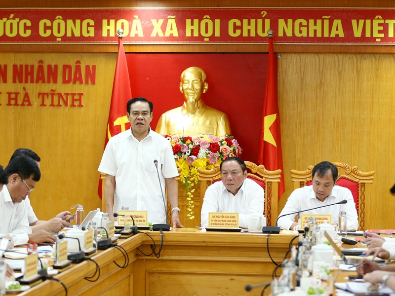 Bộ trưởng Nguyễn Văn Hùng: Đánh thức tiềm năng, phát huy giá trị văn hoá của núi Hồng, sông La và con người Hà Tĩnh - Anh 3