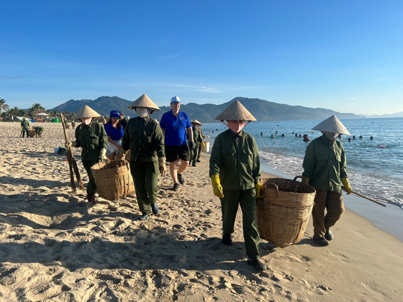 Khánh Hòa: Phát động ra quân chương trình 'Hành động Xanh - Vì tương lai Xanh' - Anh 5