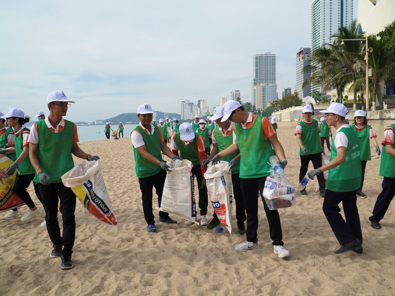 Khánh Hòa: Phát động ra quân chương trình 'Hành động Xanh - Vì tương lai Xanh' - Anh 4