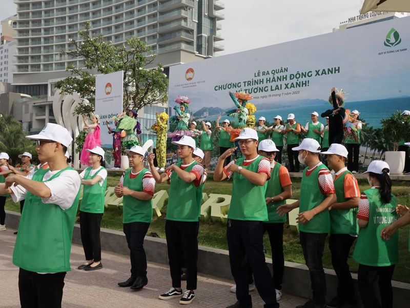 Khánh Hòa: Phát động ra quân chương trình 'Hành động Xanh - Vì tương lai Xanh' - Anh 1