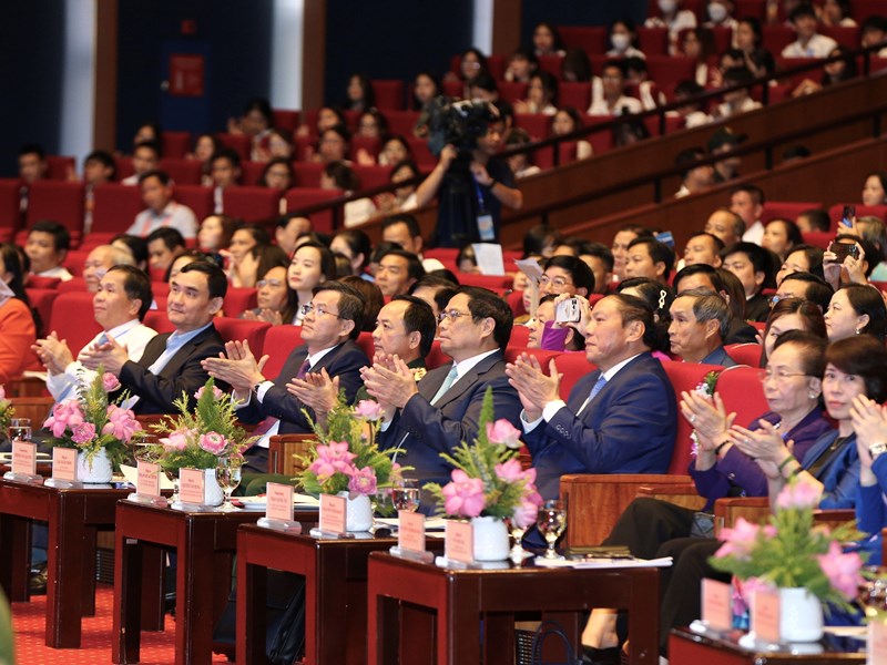 Thủ tướng Phạm Minh Chính dự Hội nghị Tuyên dương gương điển hình tiên tiến trong lĩnh vực văn hoá toàn quốc năm 2023 - Anh 3