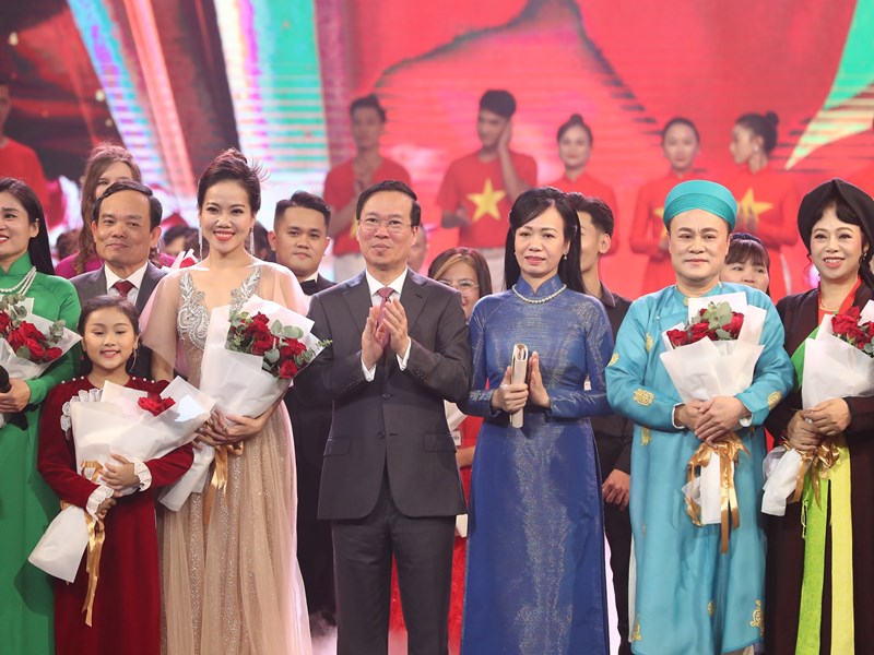 Chủ tịch nước: Chương trình nghệ thuật sẽ mang đến quý vị nhiều cung bậc cảm xúc từ trong  mạch nguồn văn hóa truyền thống của dân tộc Việt Nam - Anh 8