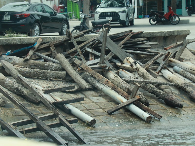 Ninh Thuận: Tháo bỏ cầu gỗ du lịch không an toàn trên vịnh Vĩnh Hy - Anh 2