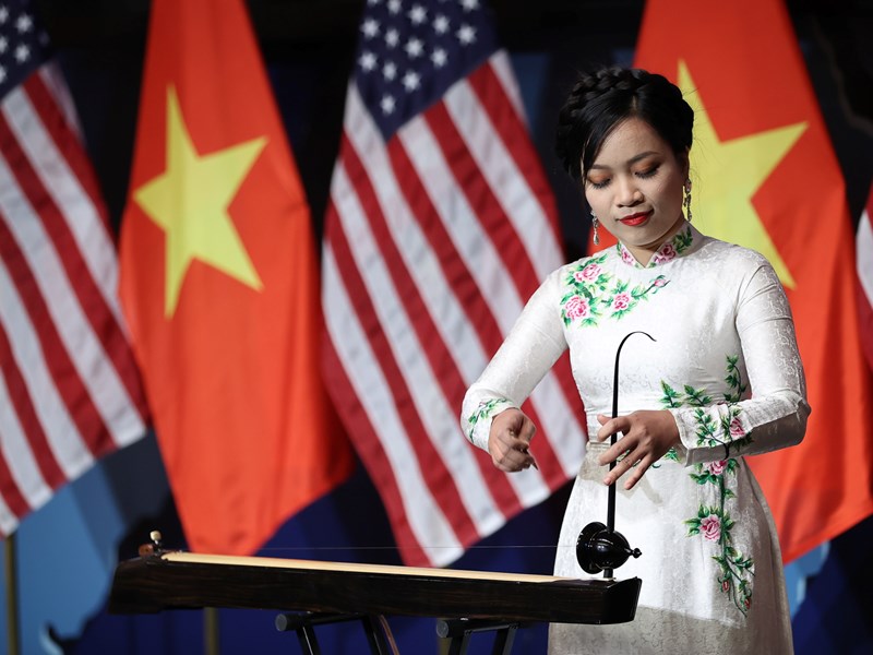 Bộ trưởng Nguyễn Văn Hùng tham dự Đêm Văn hóa Pháp ngữ 2023 - Anh 5
