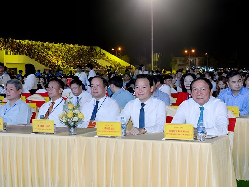 Bộ trưởng Nguyễn Văn Hùng: Yên Bái cần tiếp tục quan tâm, phát triển văn hóa ngang hàng với kinh tế, chính trị, xã hội - Anh 1