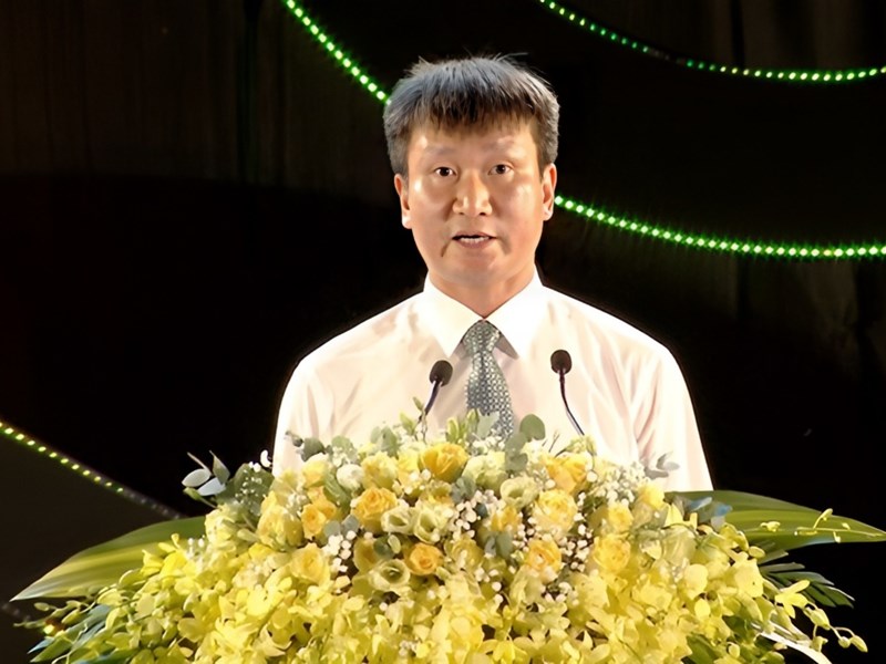 Bộ trưởng Nguyễn Văn Hùng: Yên Bái cần tiếp tục quan tâm, phát triển văn hóa ngang hàng với kinh tế, chính trị, xã hội - Anh 3