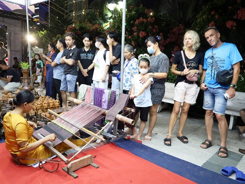 Ninh Thuận: Thu hút du khách bằng giá trị văn hoá độc đáo - Anh 4